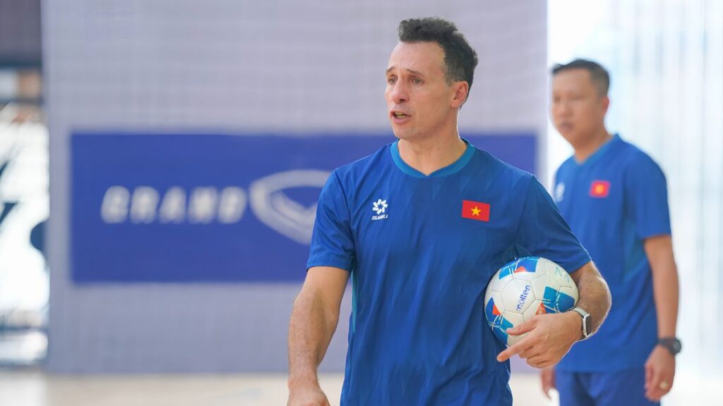 Vietnam Futsal Staff | Proneo Asia